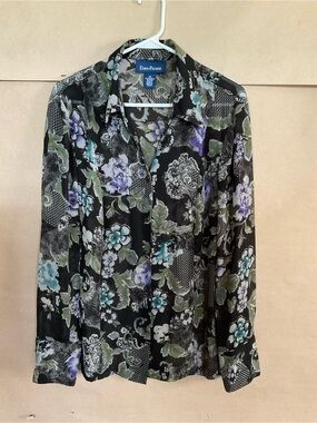 Evan-Picone Black Floral Button-Up Shirt. Size 16